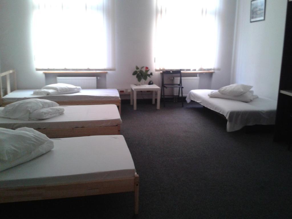 Hostel Kamienica Rynek 7 Katoviçe Oda fotoğraf