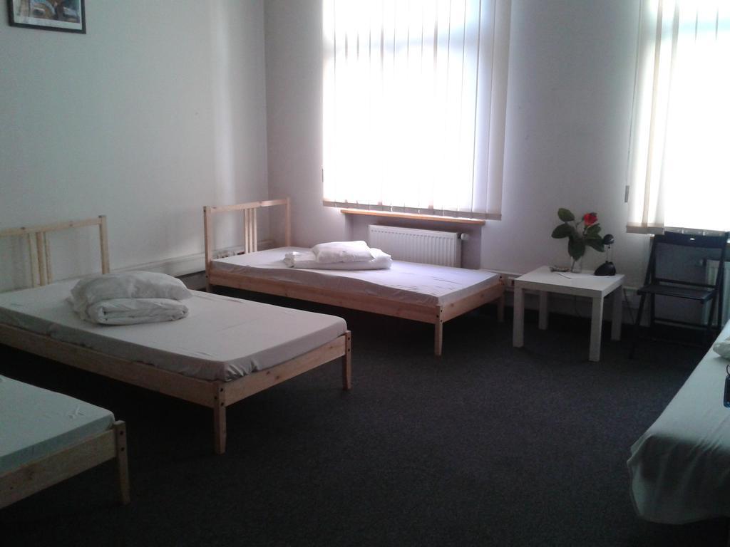 Hostel Kamienica Rynek 7 Katoviçe Oda fotoğraf