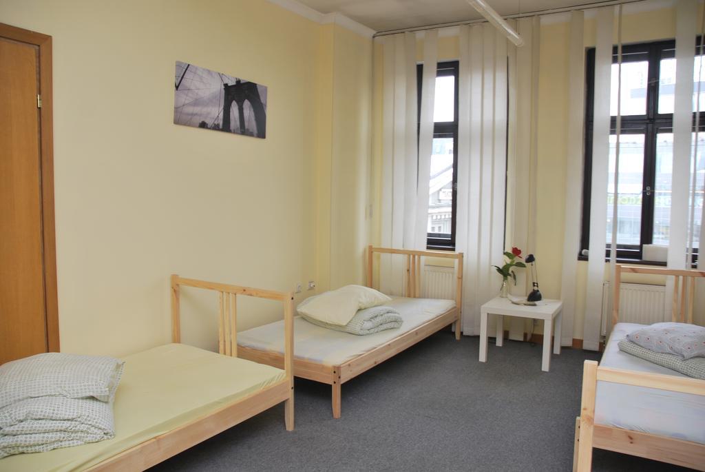 Hostel Kamienica Rynek 7 Katoviçe Oda fotoğraf