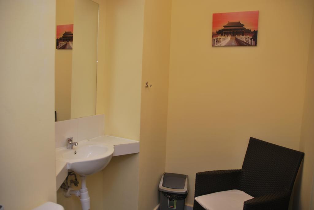 Hostel Kamienica Rynek 7 Katoviçe Oda fotoğraf