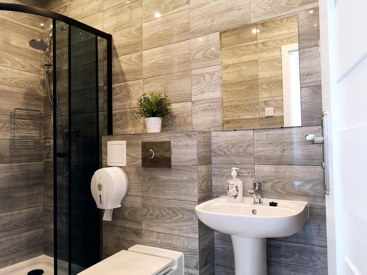 Hostel Kamienica Rynek 7 Katoviçe Dış mekan fotoğraf
