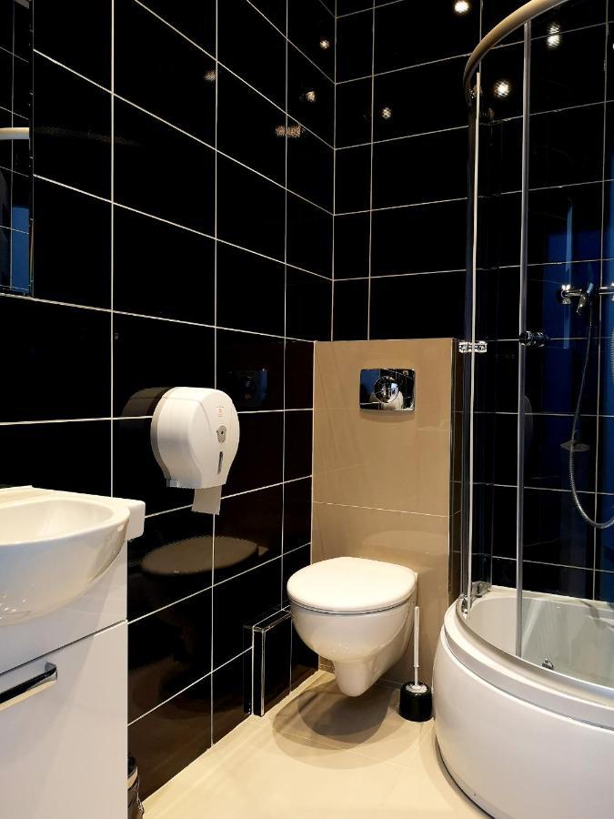 Hostel Kamienica Rynek 7 Katoviçe Dış mekan fotoğraf